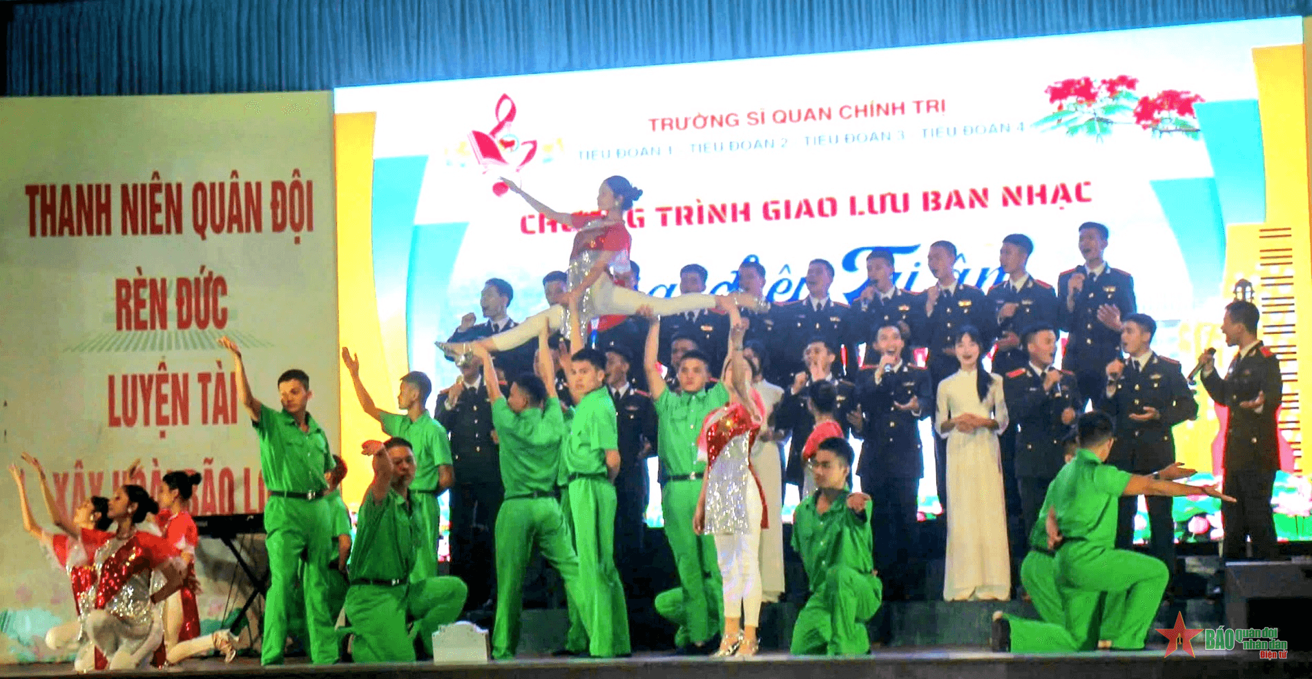 Lắng sâu giai điệu tri ân của học viên Trường Sĩ quan Chính trị