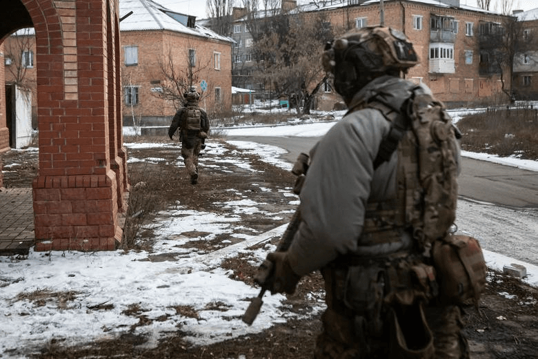 Họp báo thường kỳ Bộ Ngoại giao: Khuyến cáo công dân Việt Nam không đến Ukraine