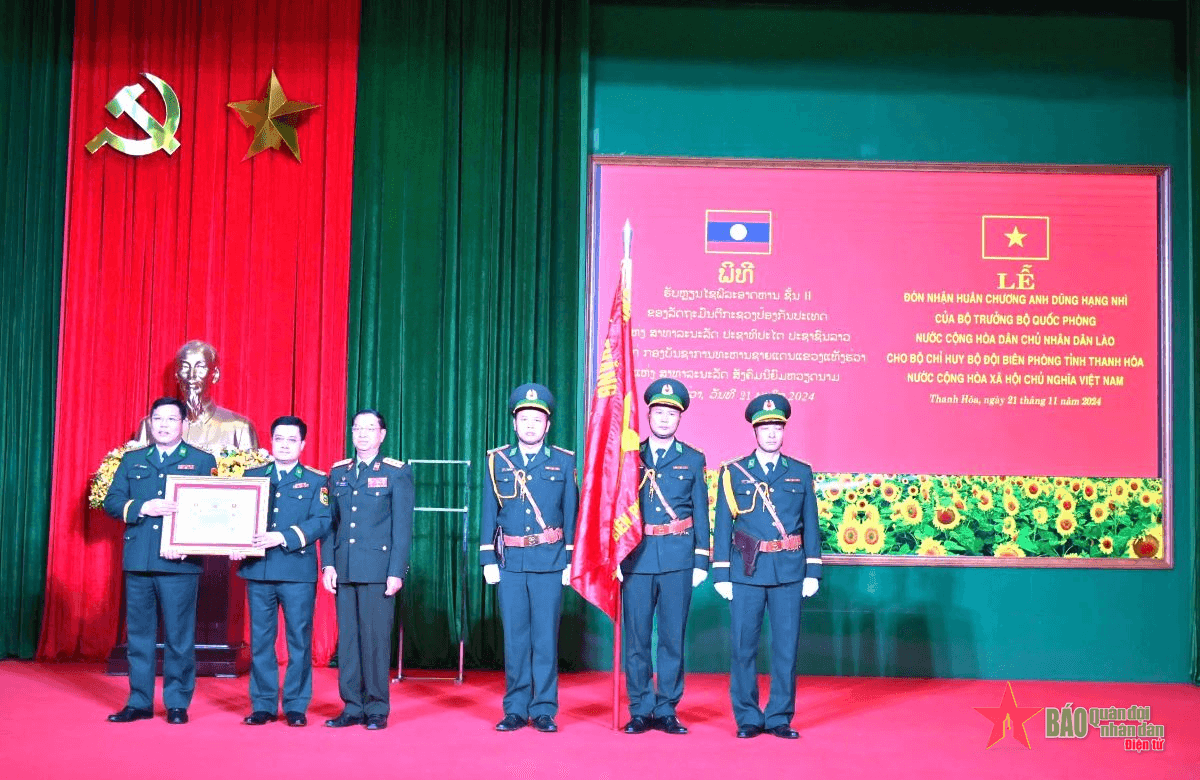 Bộ đội Biên phòng tỉnh Thanh Hóa đón nhận Huân chương Chiến công hạng Nhì của Bộ Quốc phòng Lào