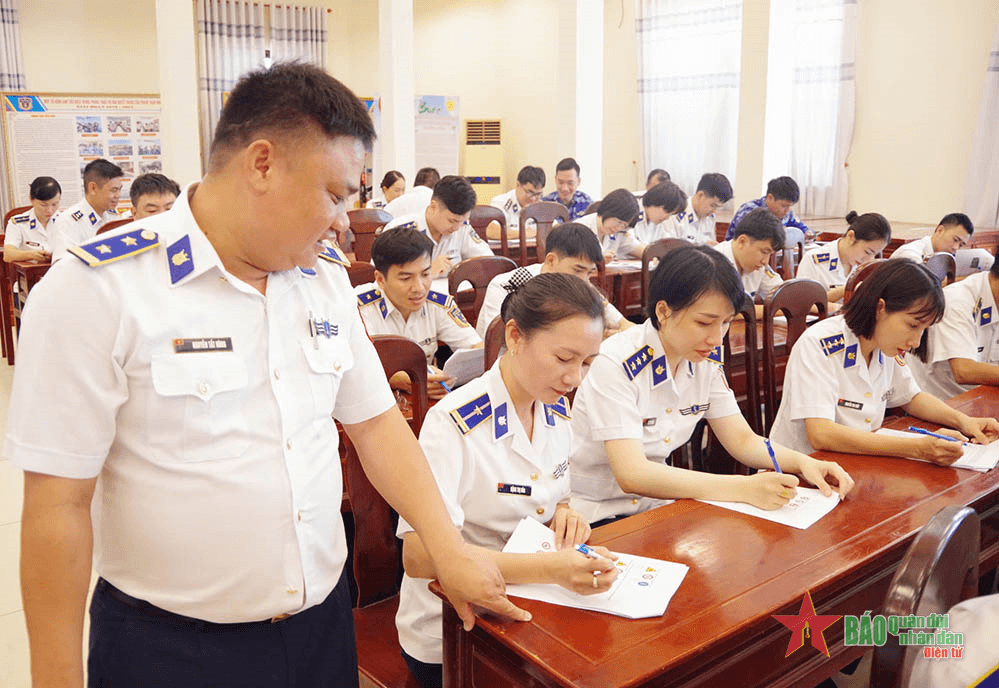 Bộ tư lệnh Vùng Cảnh sát biển 3 kiểm tra công tác bảo đảm an toàn giao thông