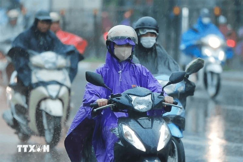Mưa lớn, lốc sét từ Quảng Trị đến Phú Yên do ảnh hưởng không khí lạnh