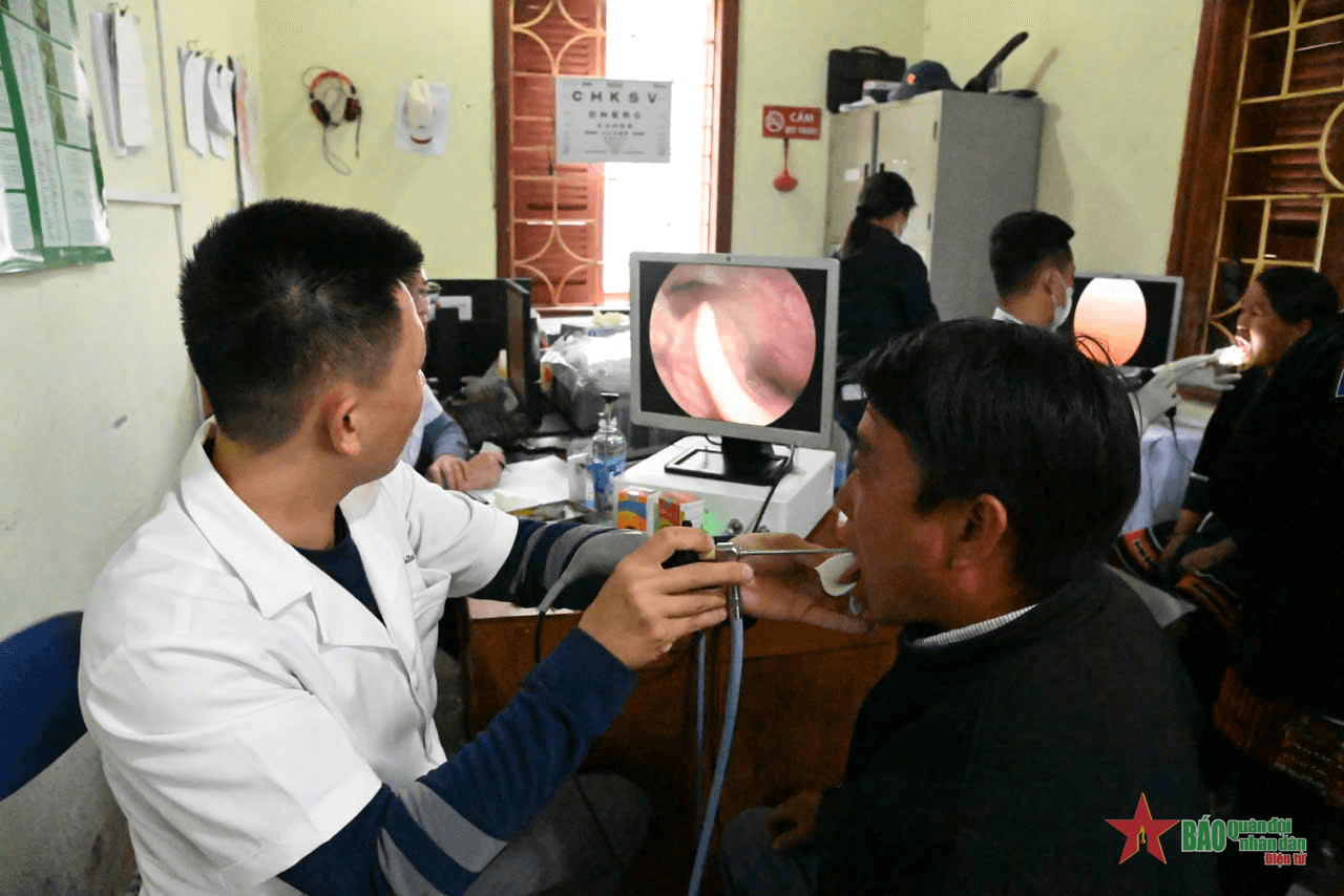 BĐBP tỉnh Lai Châu phối hợp khám bệnh, cấp phát thuốc miễn phí tại xã Mù Sang