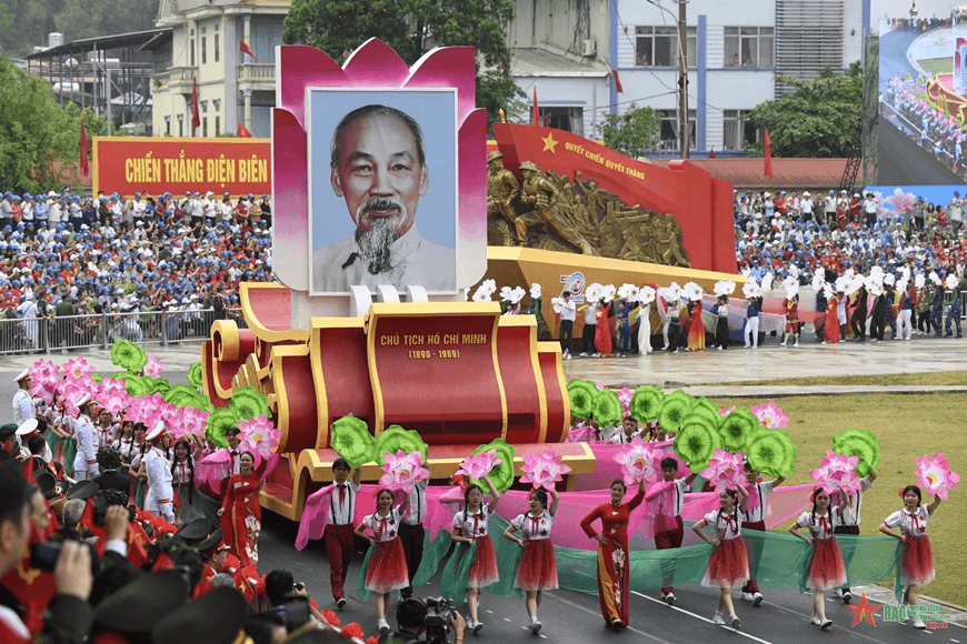 Tinh gọn bộ máy: Thời khắc lịch sử