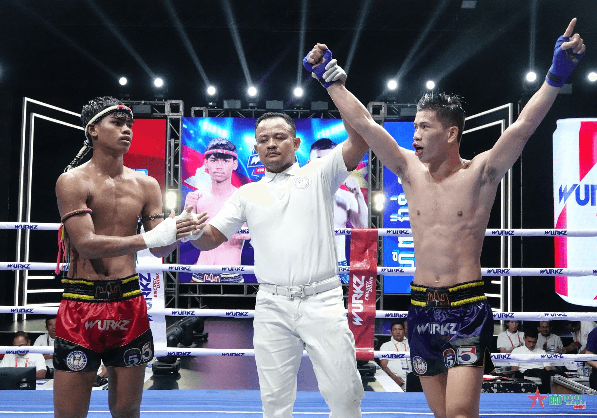 Nhà vô địch kickboxing châu Á Huỳnh Văn Tuấn thắng ấn tượng tại Campuchia