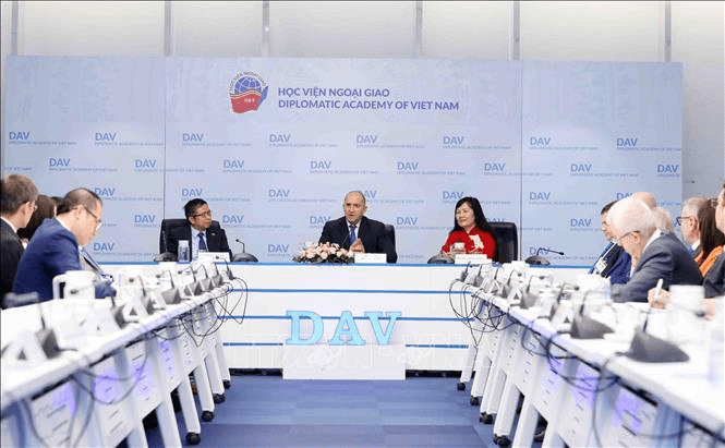 Tổng thống Bulgaria thăm và nói chuyện với sinh viên Học viện Ngoại giao