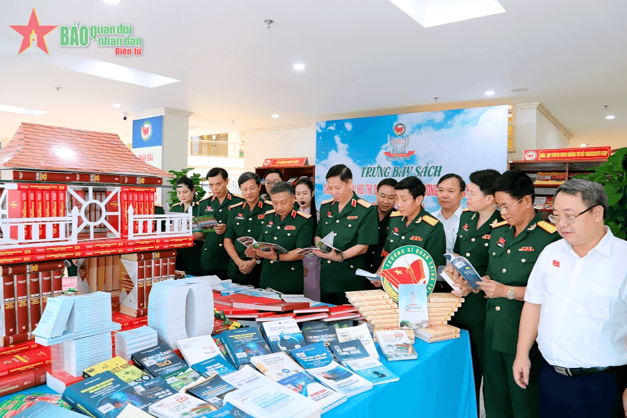 Đào tạo cán bộ chính trị cấp phân đội đáp ứng yêu cầu xây dựng Quân đội nhân dân Việt Nam vững mạnh về chính trị trong tình hình mới