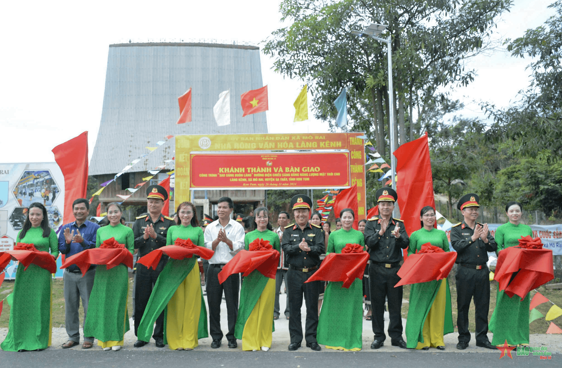 Binh đoàn 15 bàn giao công trình “Sao sáng buôn làng”