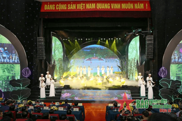 Hà Tĩnh Khai mạc chương trình nghệ thuật “Đôi bờ Ví, Giặm”