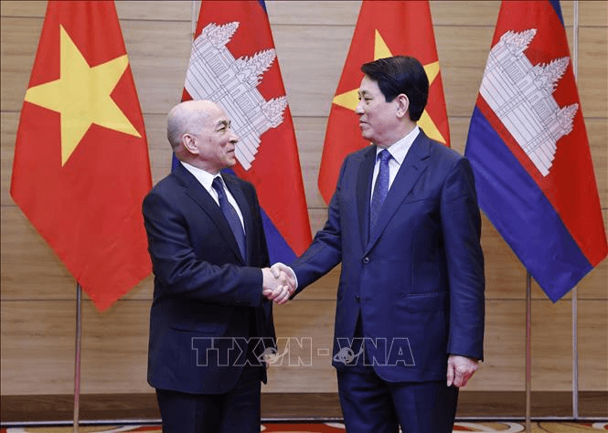 Chủ tịch nước Lương Cường chủ trì chiêu đãi trọng thể Quốc vương Campuchia
