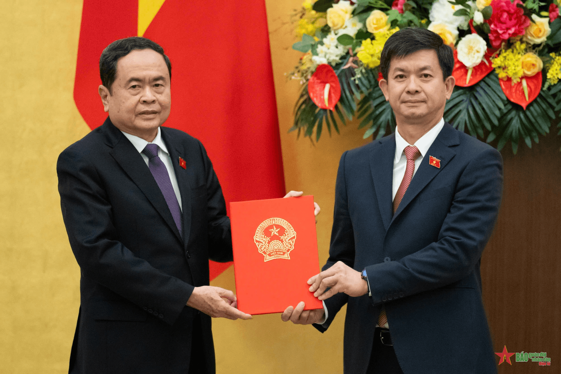 Chủ tịch Quốc hội Trần Thanh Mẫn trao quyết định bổ nhiệm Chủ nhiệm Văn phòng Quốc hội