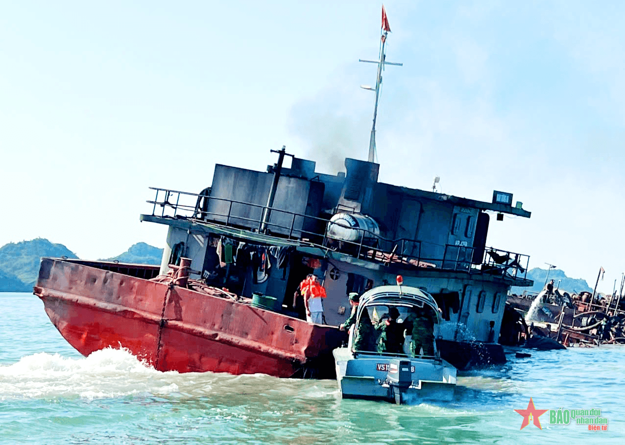 Đồn Biên phòng Cát Bà kịp thời cứu hộ tàu chở cát bị nạn trên biển