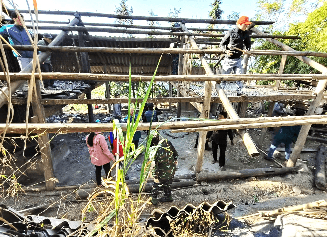 Ban CHQS huyện Mèo Vạc (Hà Giang) chung tay giúp hộ nghèo xóa nhà tạm, nhà dột nát