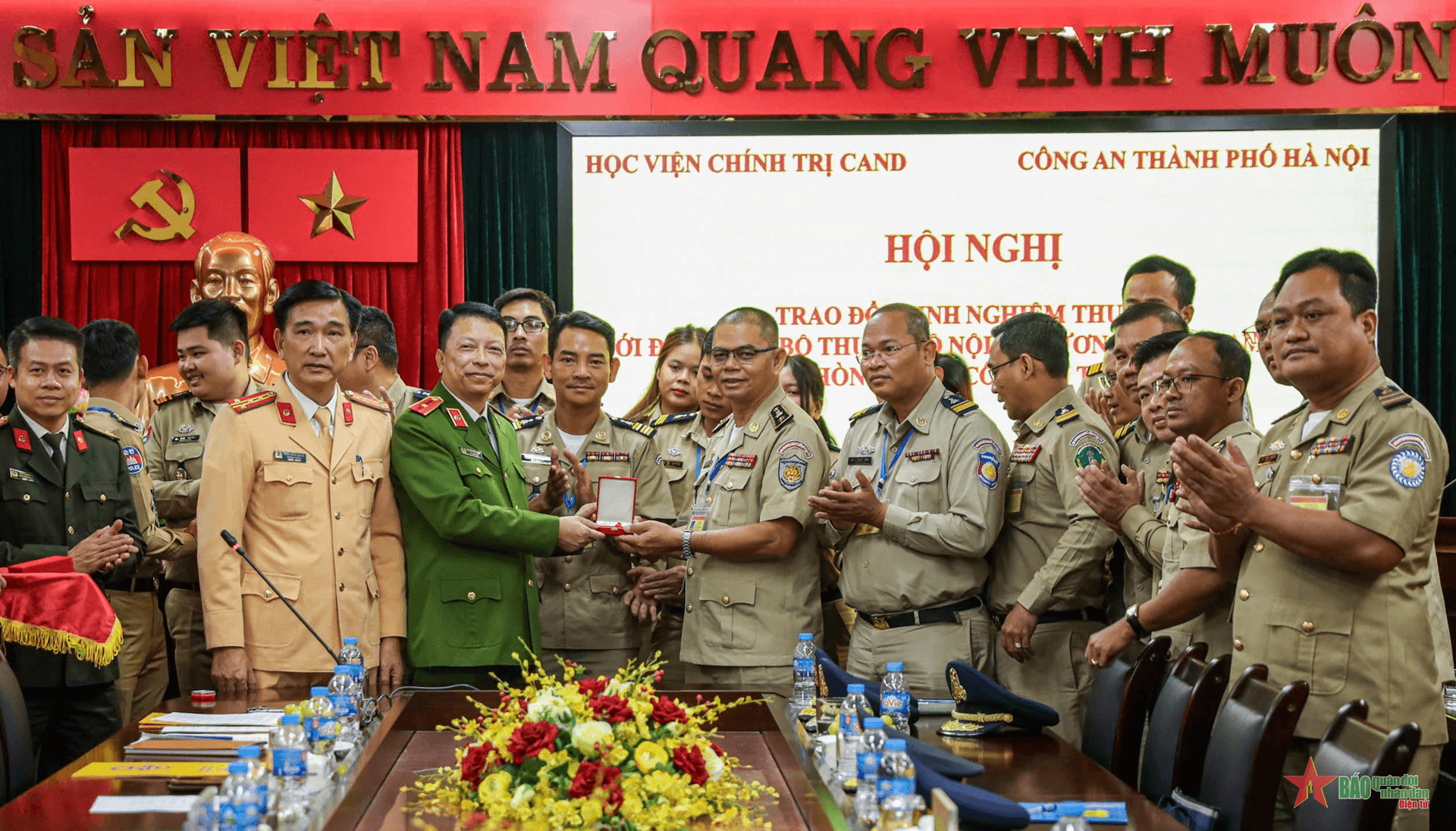 Chia sẻ kinh nghiệm trong lĩnh vực bảo đảm trật tự, an toàn giao thông