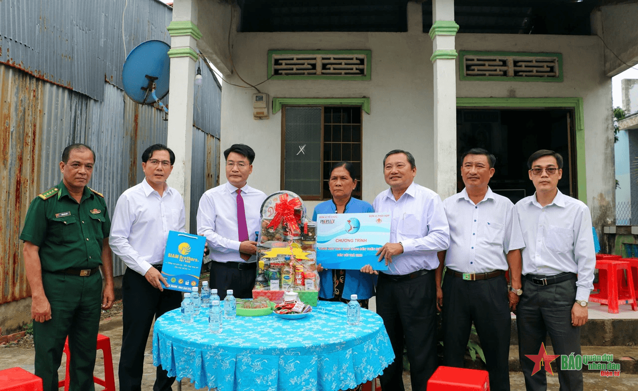 Cùng ngư dân thắp sáng đèn trên biển tổ chức tại Trà Vinh