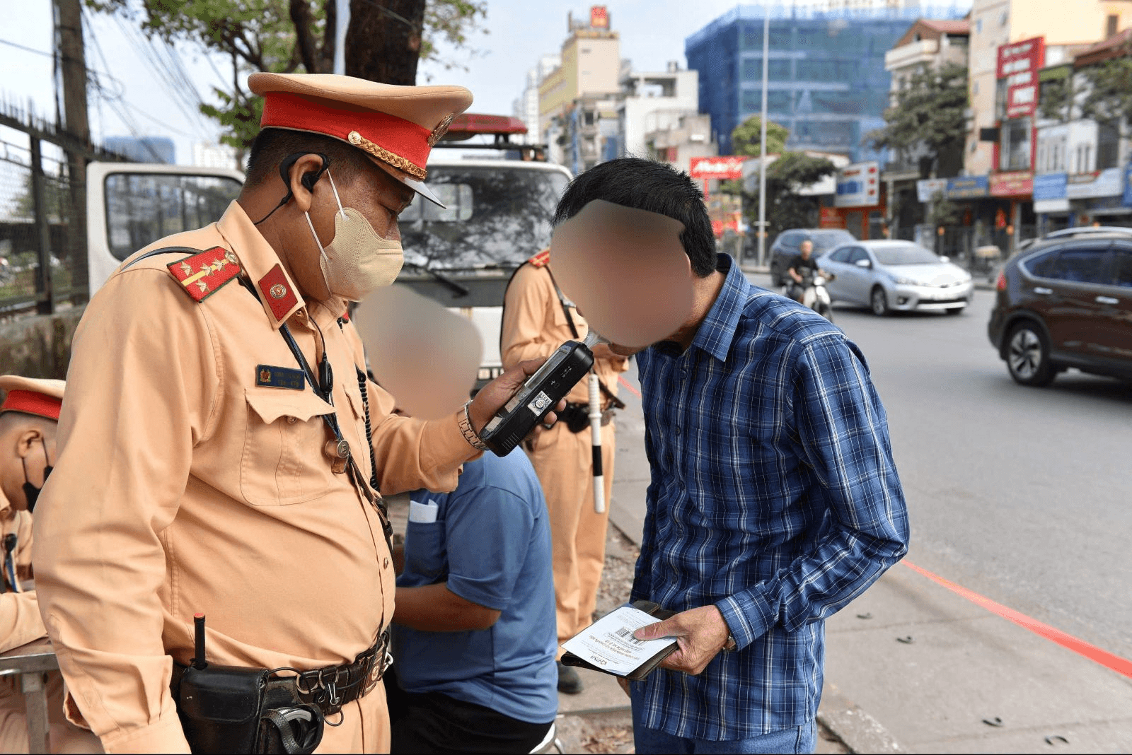 An toàn giao thông: Không bắt buộc xét nghiệm nồng độ cồn khi khám sức khỏe lái xe