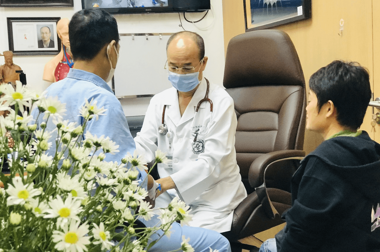 Điều trị, chăm sóc bệnh nhân HIV bằng cả trái tim