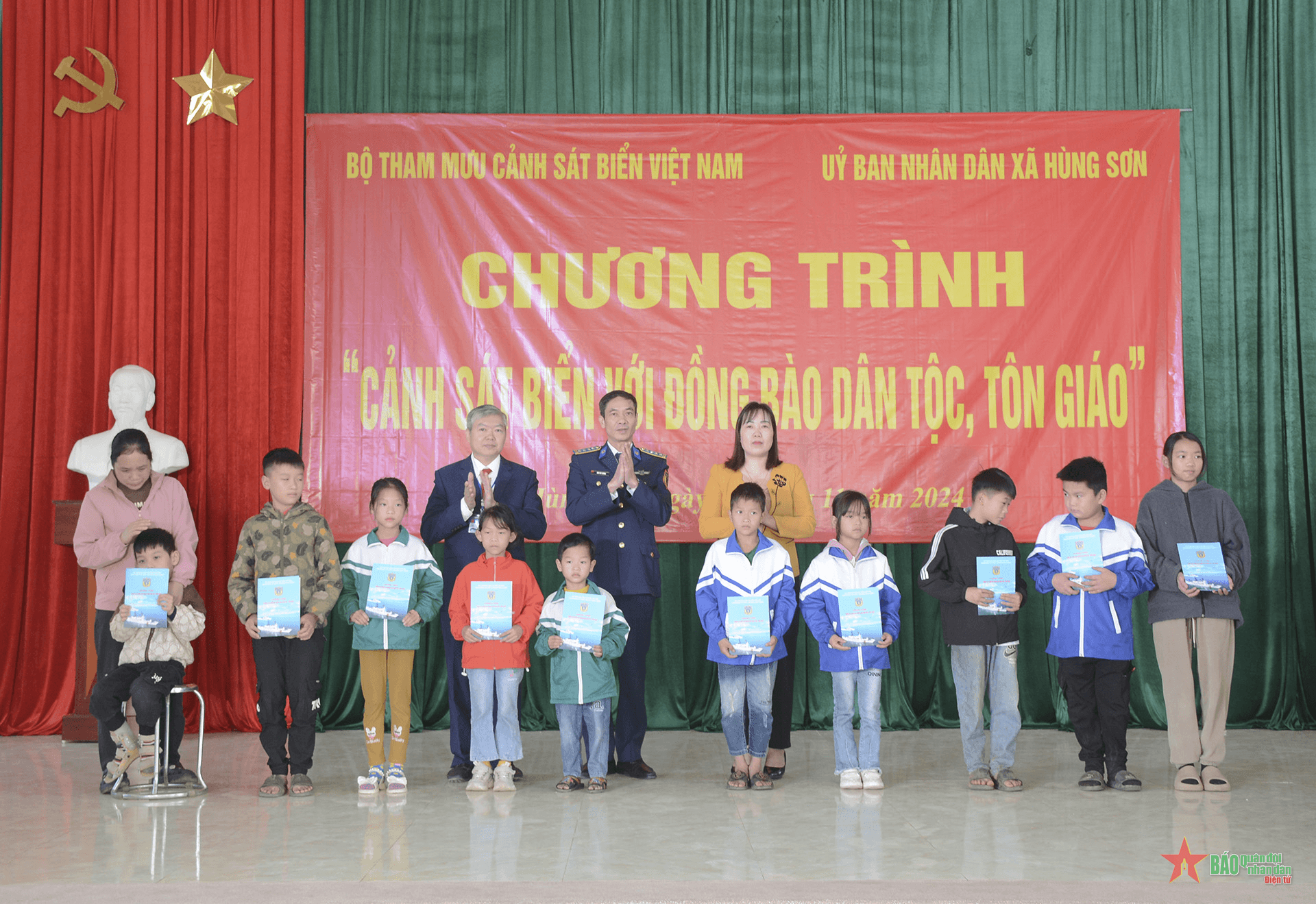 “Cảnh sát biển với đồng bào dân tộc, tôn giáo” tại huyện Kim Bôi (tỉnh Hòa Bình)