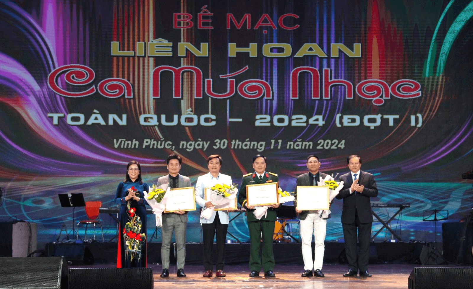 Nhà hát Ca múa nhạc Quân đội nhận nhiều huy chương, giải thưởng