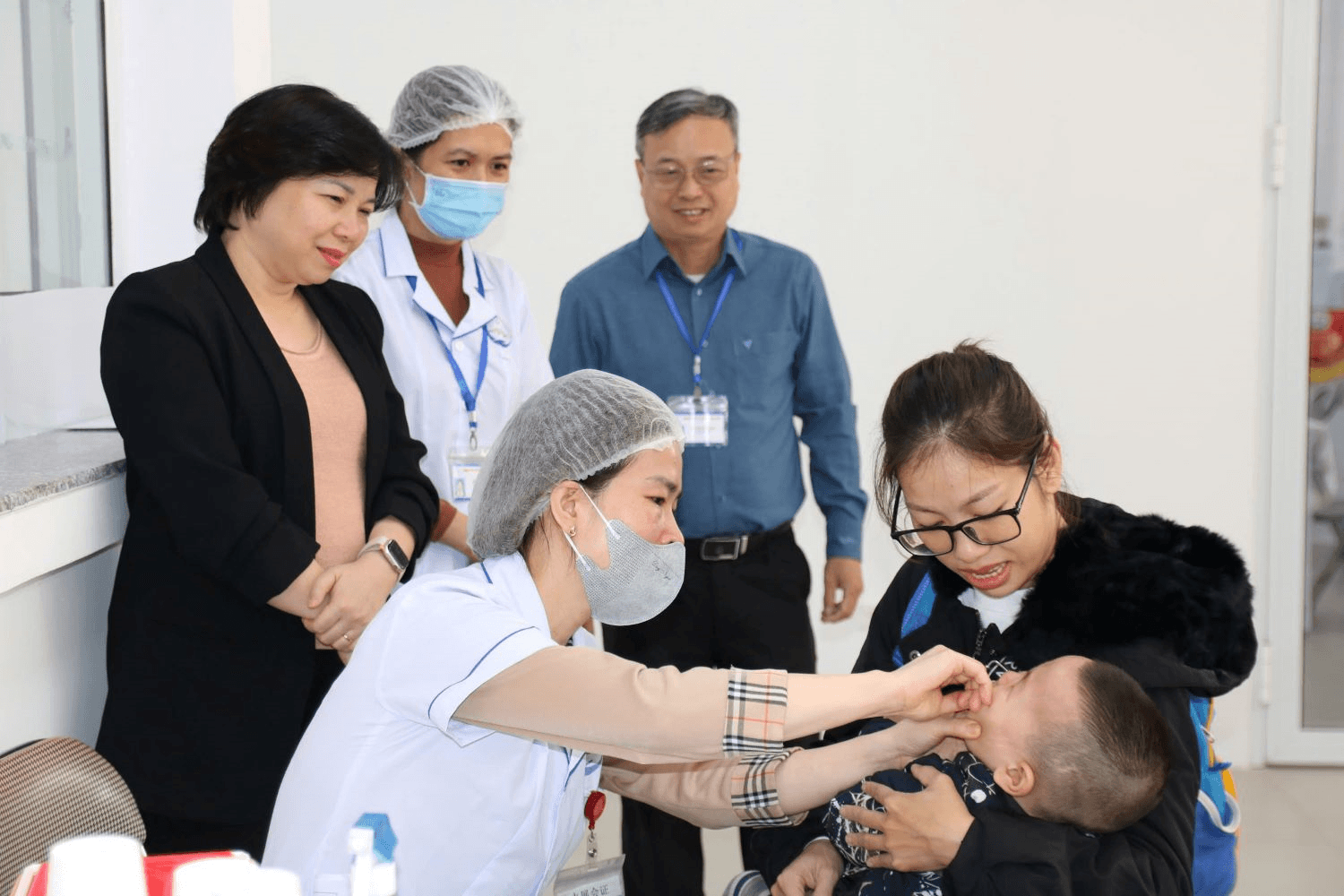 Hà Nội: Gần 381.000 trẻ được uống bổ sung vitamin A đợt 2 năm 2024