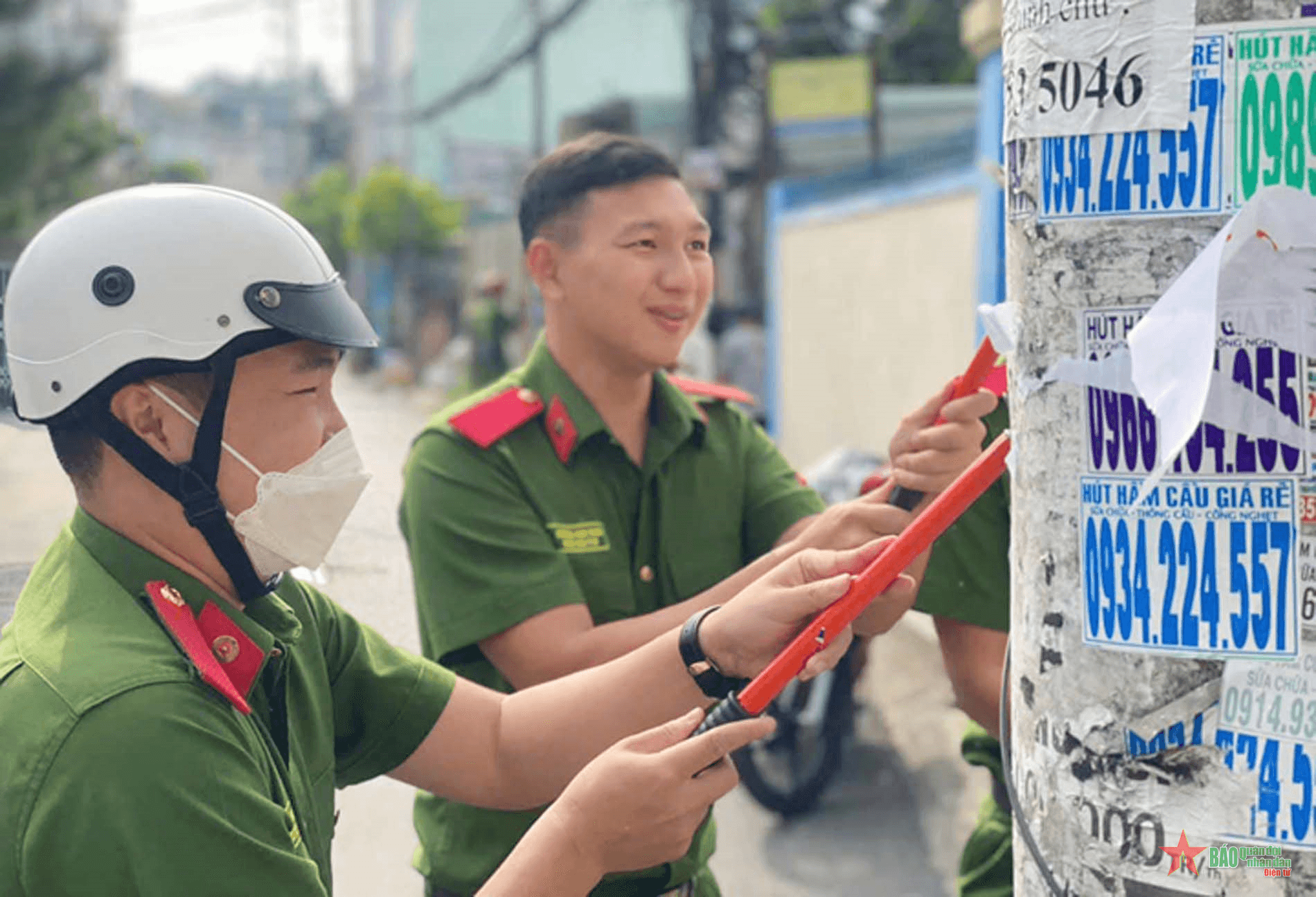 Tuổi trẻ Công an TP Hồ Chí Minh ra quân xóa sản phẩm quảng cáo sai quy định