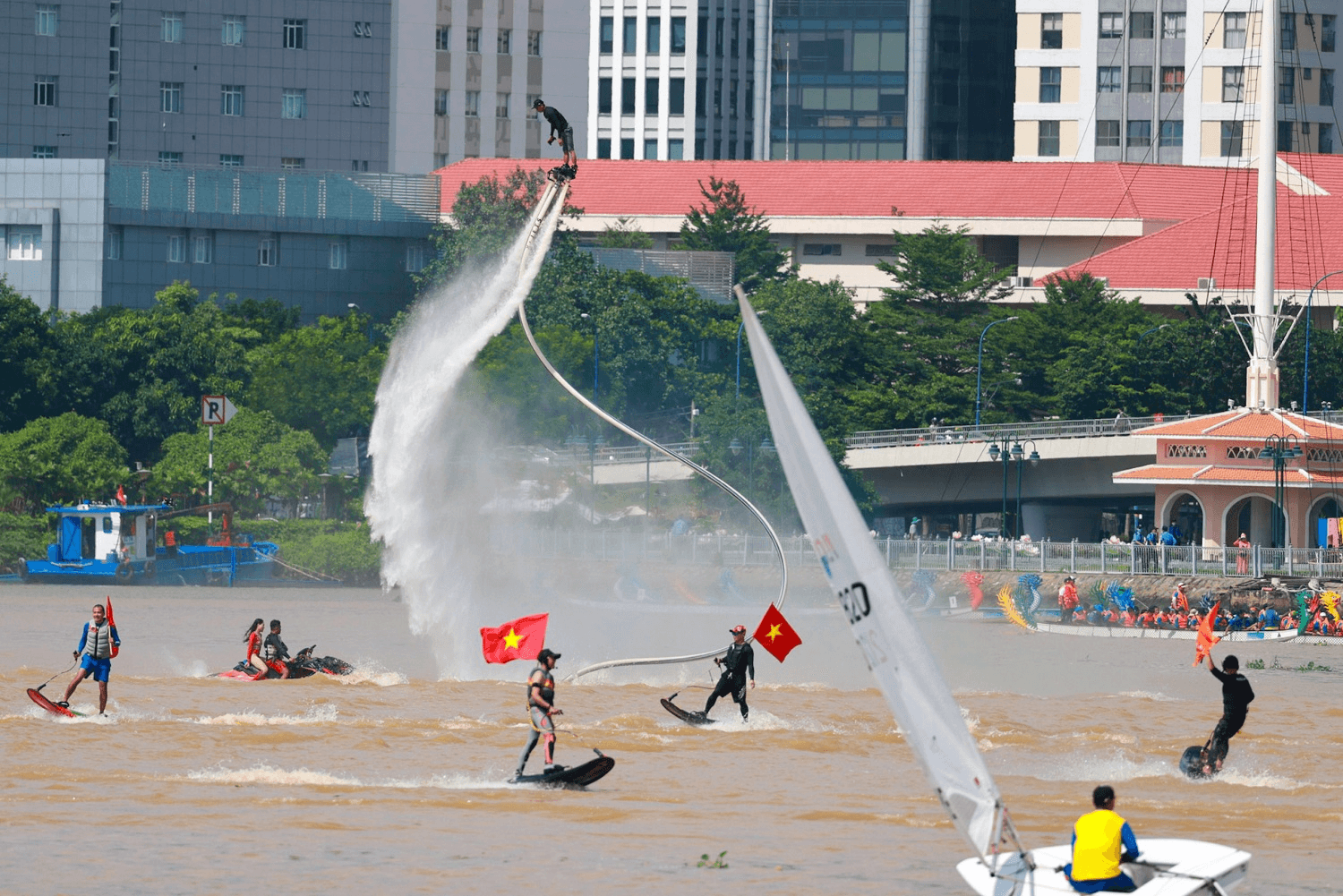 Cú hích hạ tầng giao thông đưa TP Hồ Chí Minh thành điểm đến hấp dẫn năm 2025