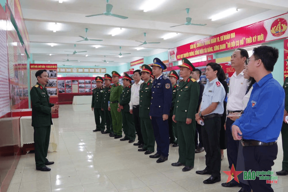 Bảo tàng Quân khu 4: Triển lãm lưu động “Quân đội Anh hùng - Quốc phòng vững mạnh”