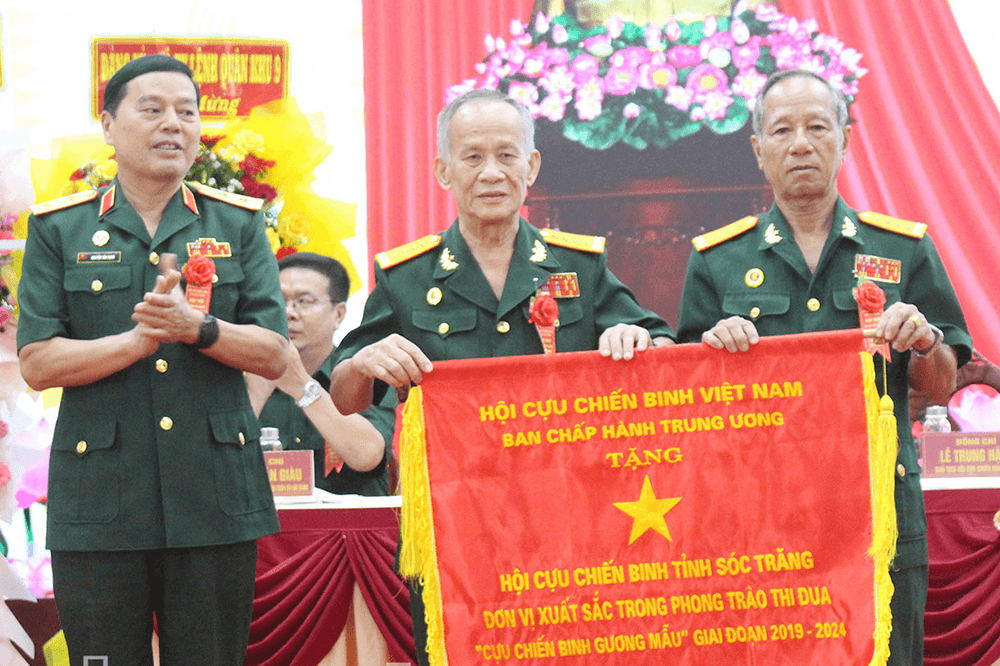 Cầu nối giữa "ý Đảng" với "lòng dân"