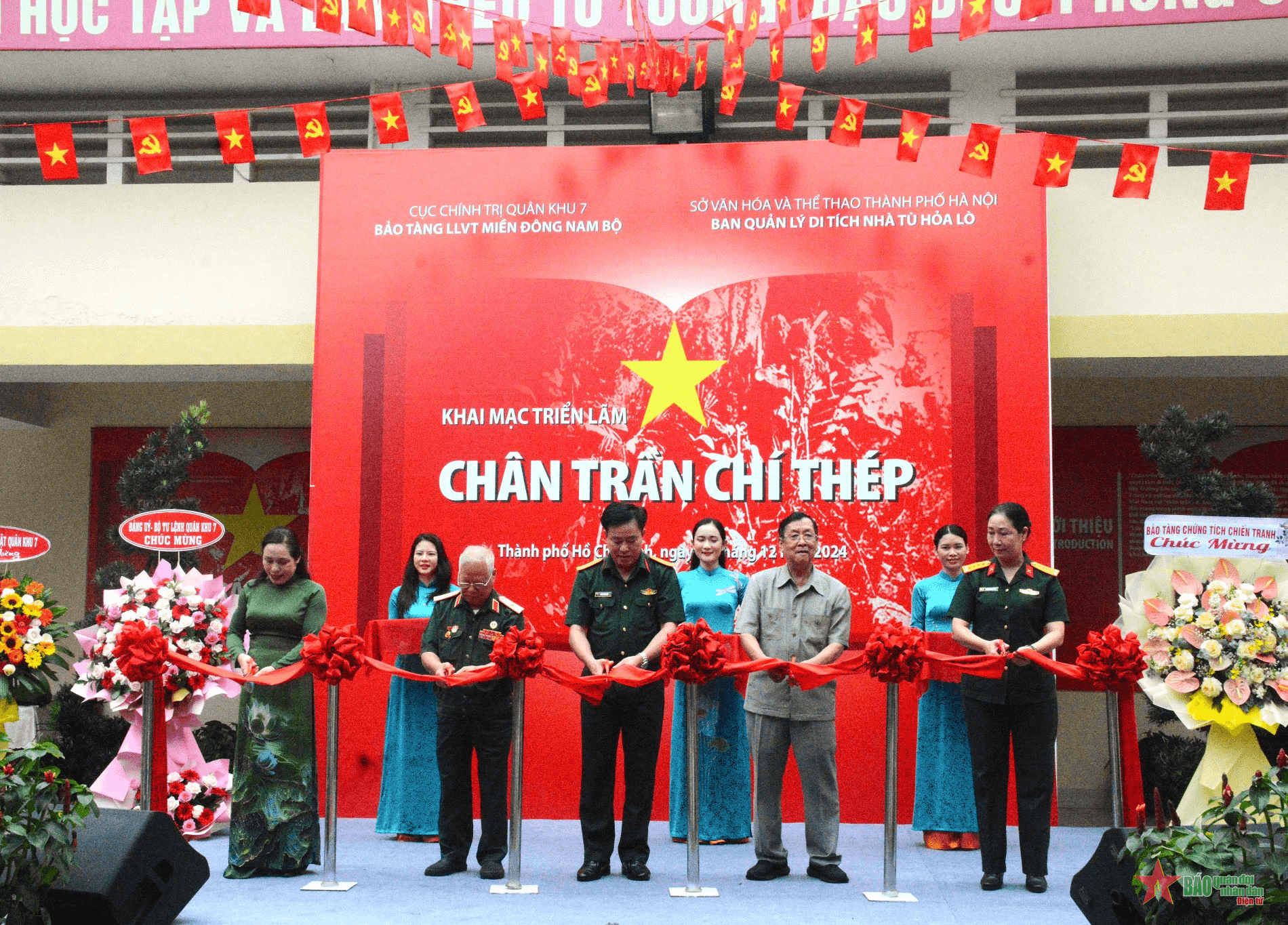 TP Hồ Chí Minh: Khai mạc triển lãm "Chân trần chí thép"