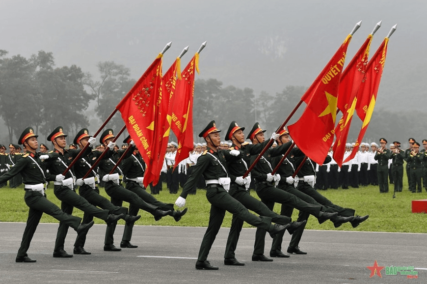 Xây dựng Quân đội nhân dân Việt Nam vững mạnh về chính trị theo tư tưởng "người trước, súng sau" của Chủ tịch Hồ Chí Minh