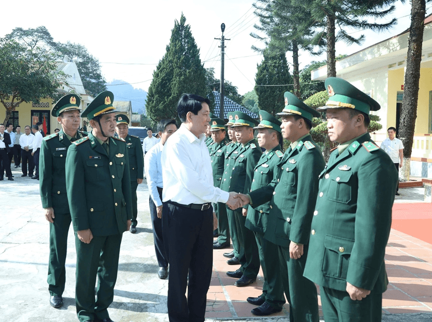 Chủ tịch nước Lương Cường thăm Đồn Biên phòng Bát Mọt