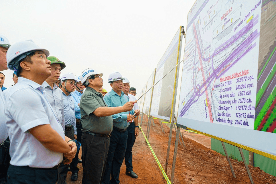 Thủ tướng Phạm Minh Chính kiểm tra tiến độ thi công gói thầu 6.12 sân bay Long Thành