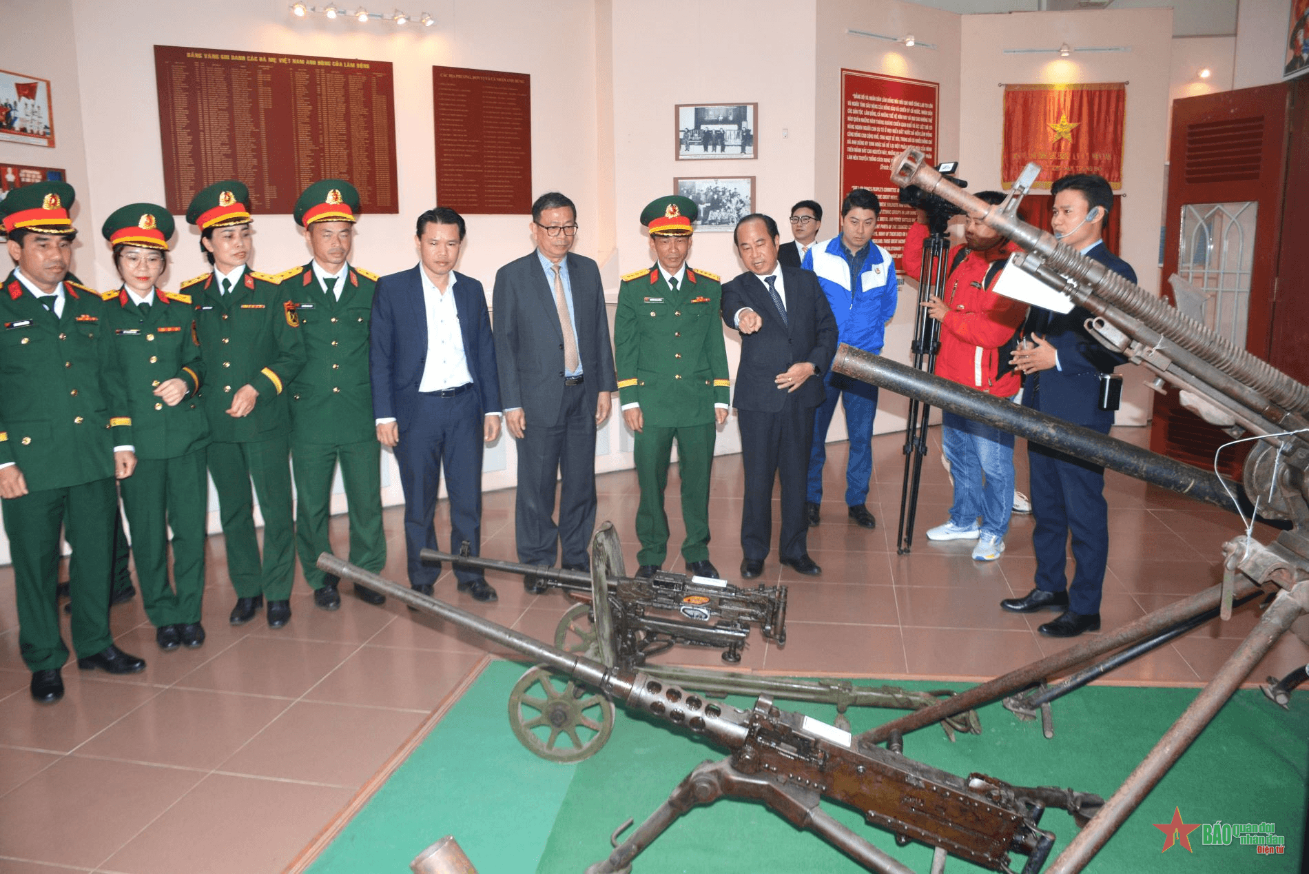 Triển lãm Bộ đội Cụ Hồ và “Rực rỡ màu Hoa Đà Lạt”