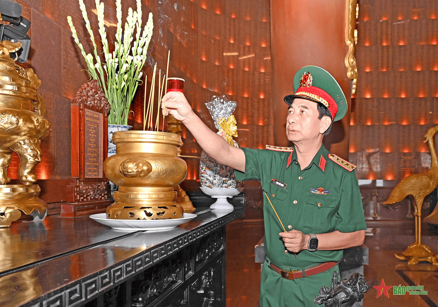 Quân ủy Trung ương, Bộ Quốc phòng dâng hoa, dâng hương tại Đền Tưởng niệm Liệt sĩ Bến Dược
