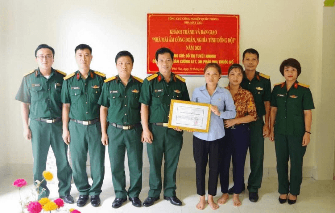 Ấm áp “gia đình pháo hoa”