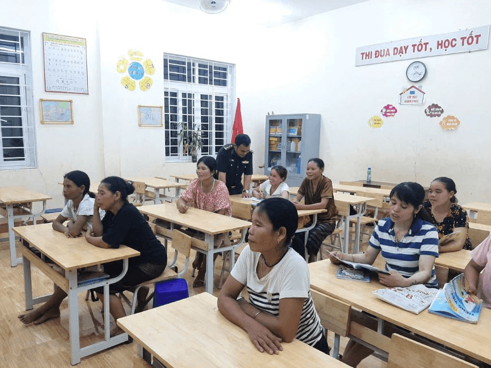 Gieo chữ, gieo ước mơ cho đồng bào Pa Cô