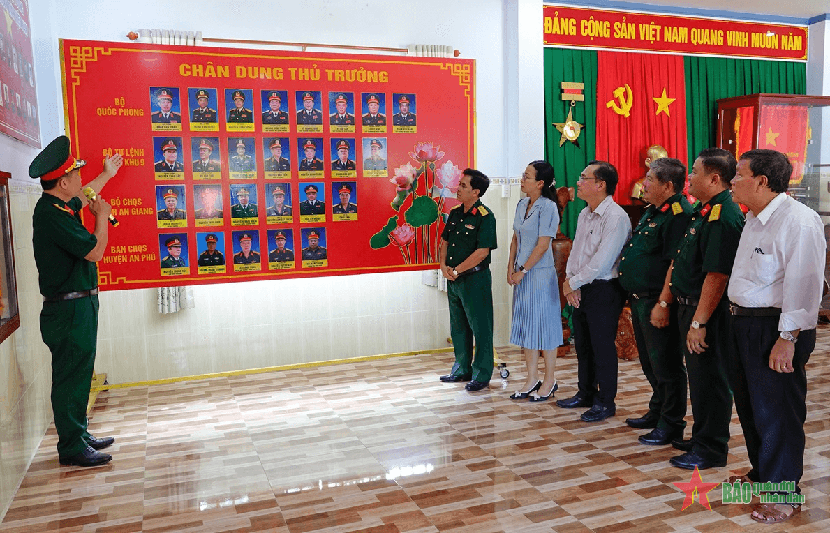 An Giang: Tuyên truyền, trưng bày sách, ảnh nghệ thuật kỷ niệm 80 năm thành lập Quân đội
