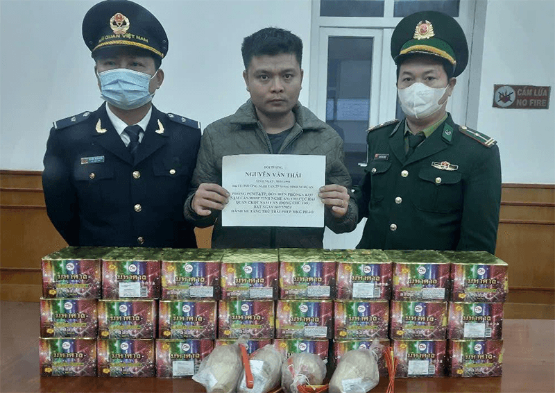 Bắt đối tượng tàng trữ 30kg pháo