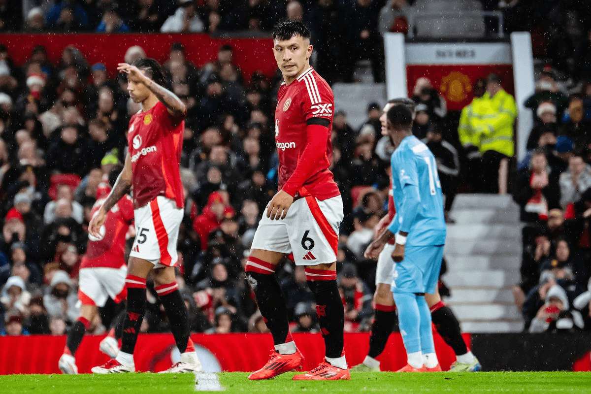 Tin thể thao (8-12): MU thất thủ, Man City chia điểm