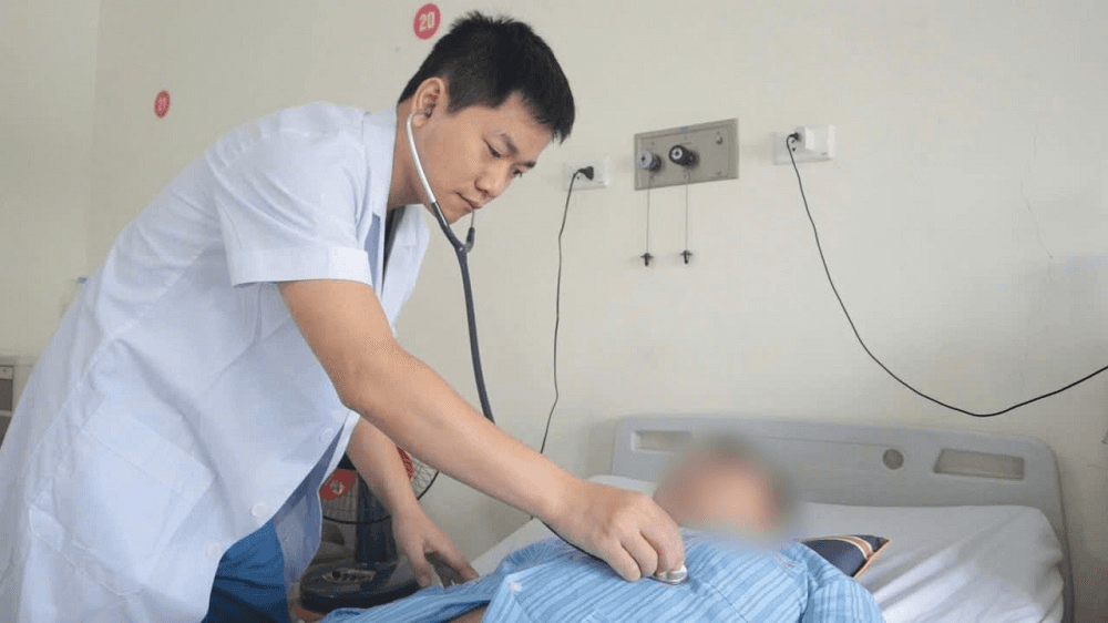 Bệnh viện E: Cứu sống thanh niên với vết thương đâm thấu tim