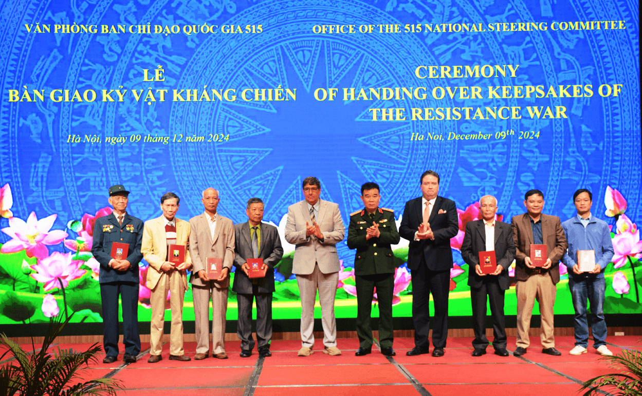 Bàn giao kỷ vật của liệt sĩ và cựu chiến binh Việt Nam do Hoa Kỳ cung cấp