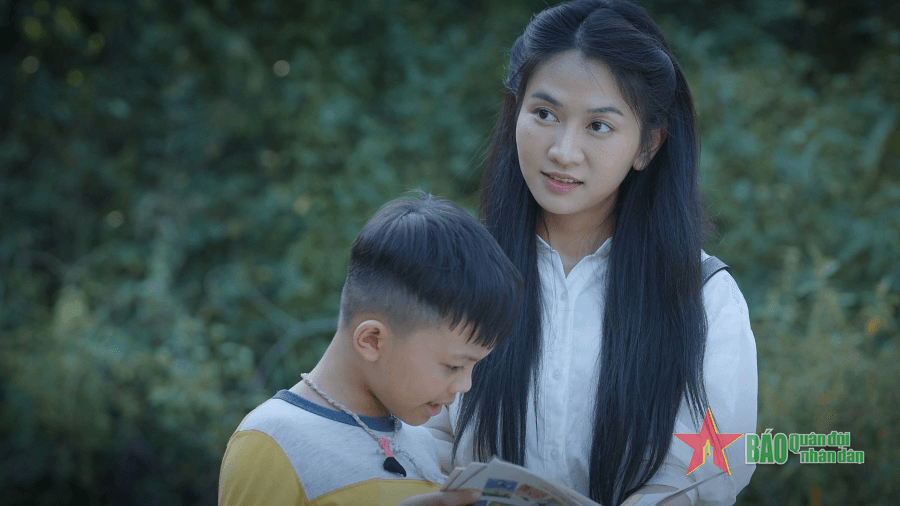 Diễn viên Lê Bống: “Tôi yêu bộ đội rồi!”