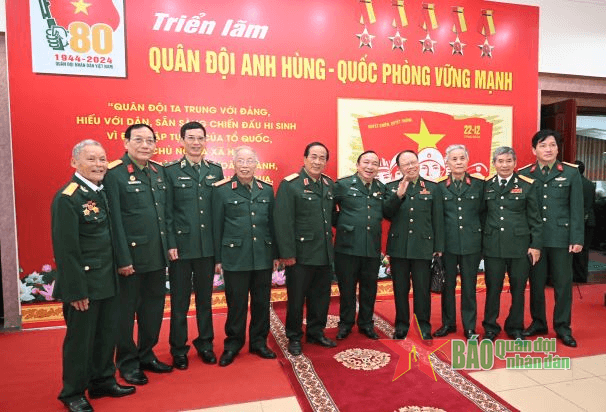 Quân khu 4: Gặp mặt cán bộ cao cấp Quân đội nghỉ hưu, nghỉ công tác trên địa bàn