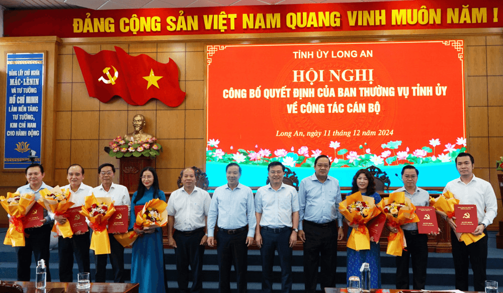 Long An luân chuyển, điều động nhiều cán bộ