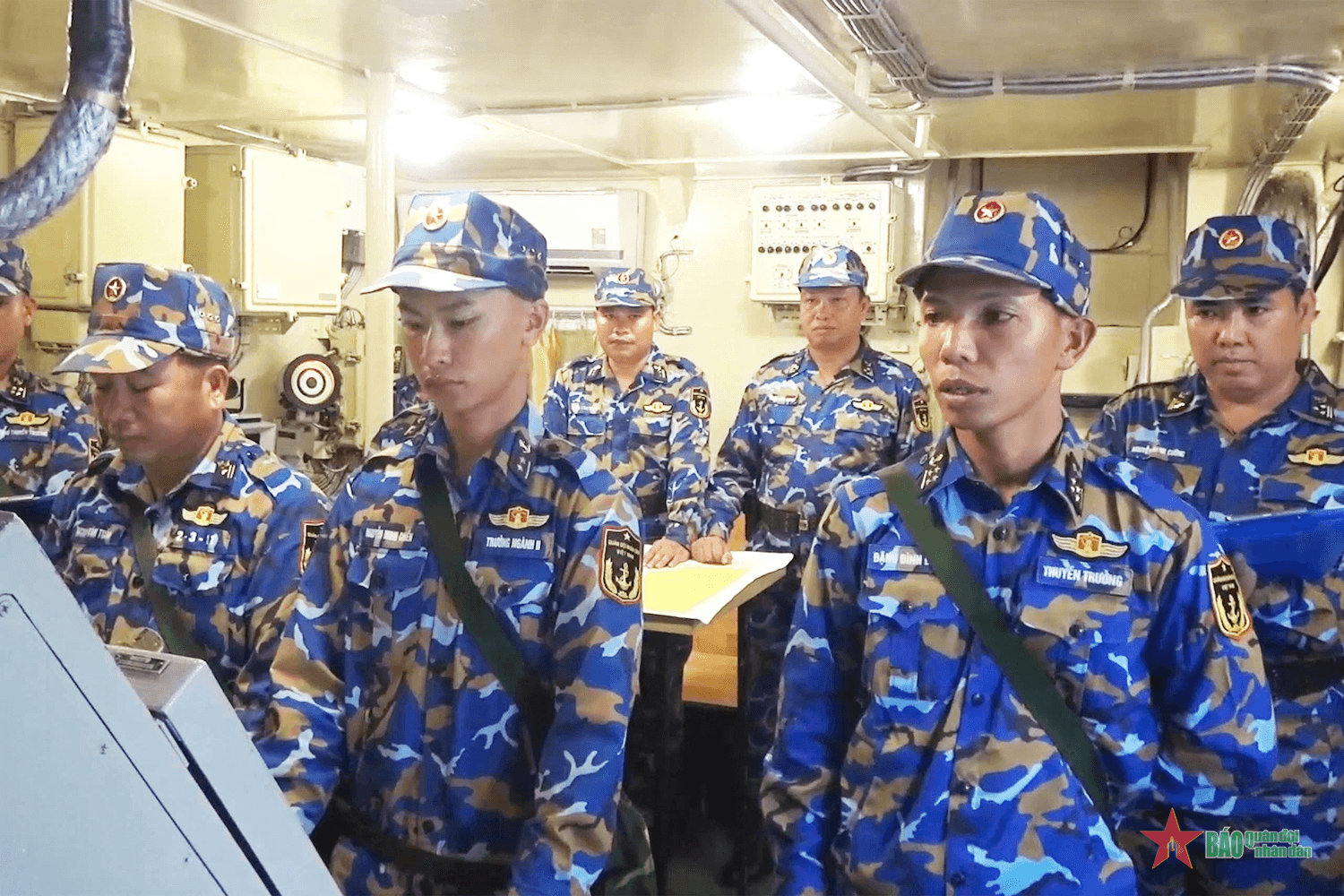 Thi đua tiếp bước truyền thống Vùng 4 Hải quân anh hùng