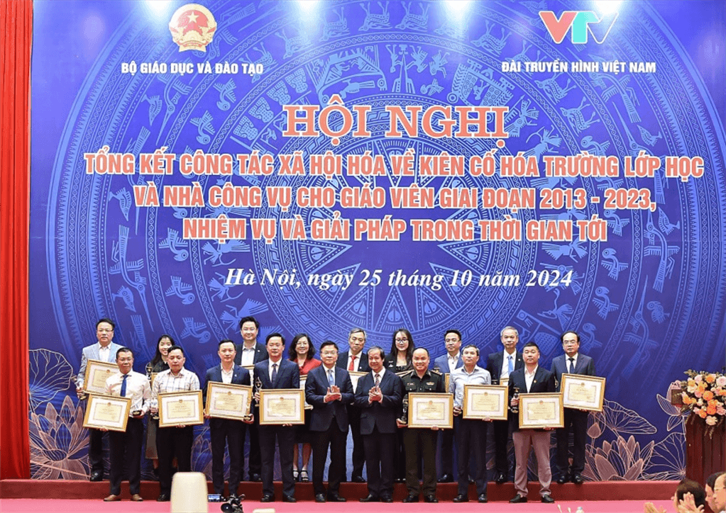 Petrovietnam, BSR và nhiều đơn vị Dầu khí được nhận Bằng khen trong công tác xã hội hóa, vì sự nghiệp giáo dục