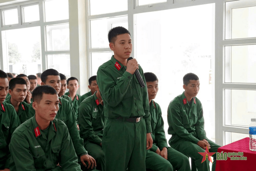 Sư đoàn 324 (Quân khu 4): Đối thoại dân chủ với cán bộ, chiến sĩ