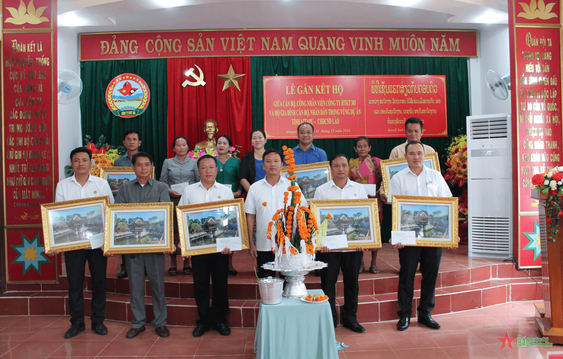 Binh đoàn 15: Công ty Hợp tác kinh tế 385 tổ chức “Gắn kết hộ” với cán bộ, nhân dân Lào

​