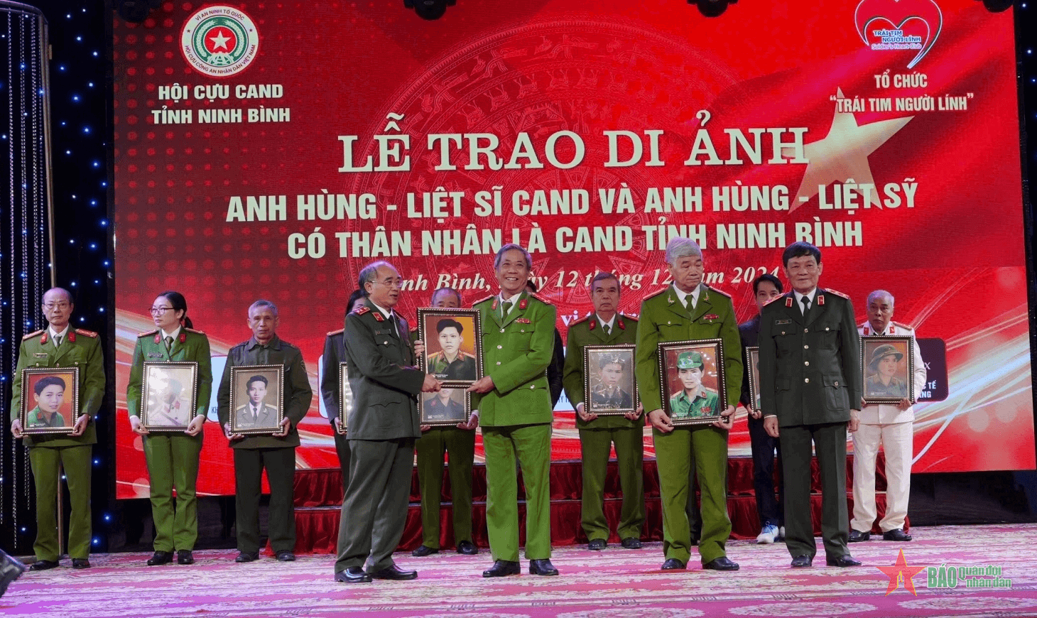 Trao 80 di ảnh phục dựng chân dung Anh hùng liệt sĩ tại tỉnh Ninh Bình