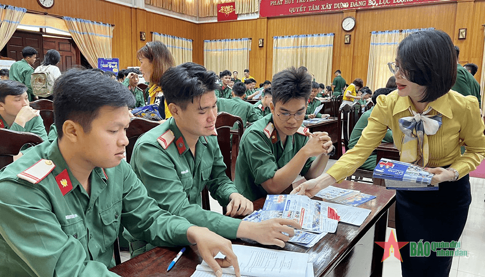 Bộ CHQS tỉnh Bà Rịa-Vũng Tàu phối hợp tư vấn việc làm cho quân nhân chuẩn bị xuất ngũ