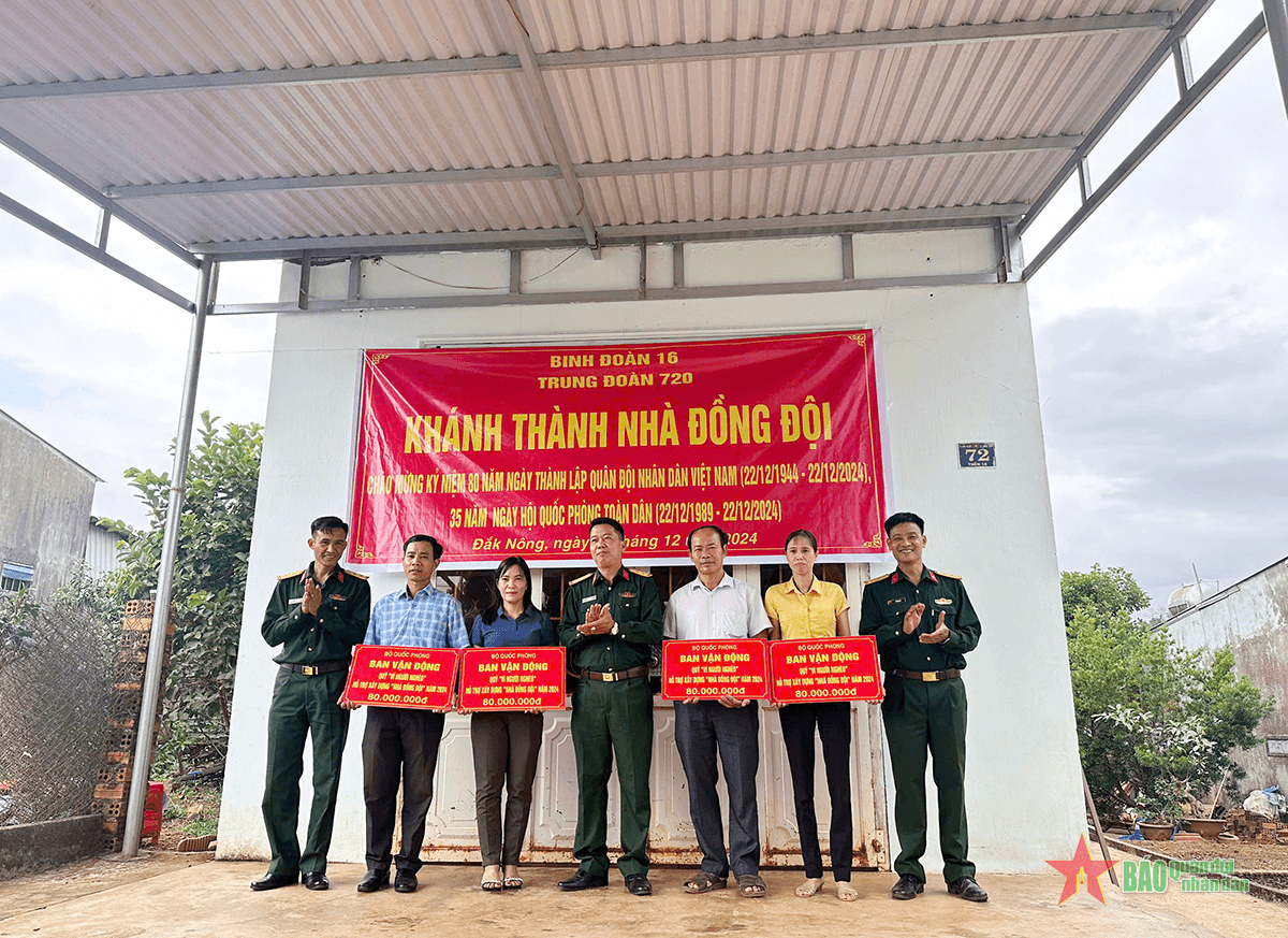 Binh đoàn 16 trao tặng kinh phí hỗ trợ xây dựng Nhà đồng đội năm 2024